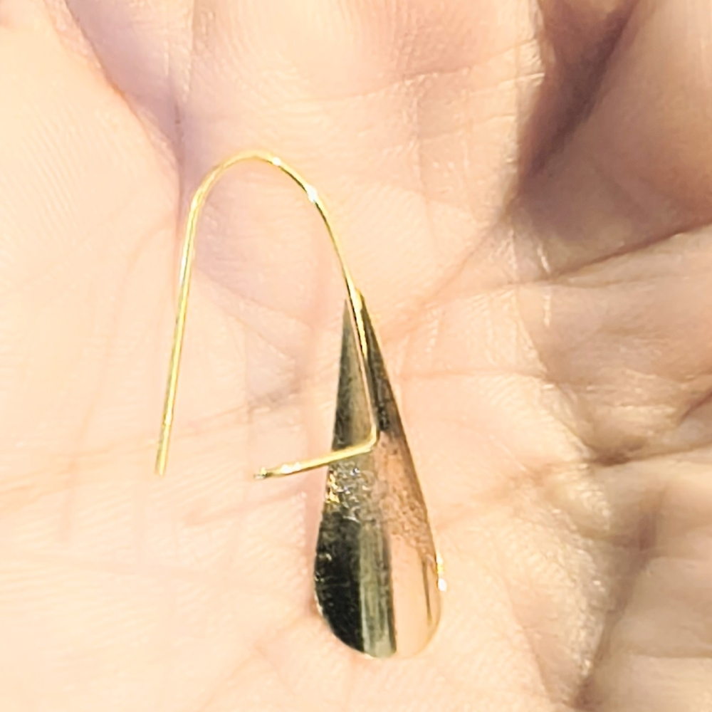 Elegant Gold Drop Earrings - Picture 4 of 6